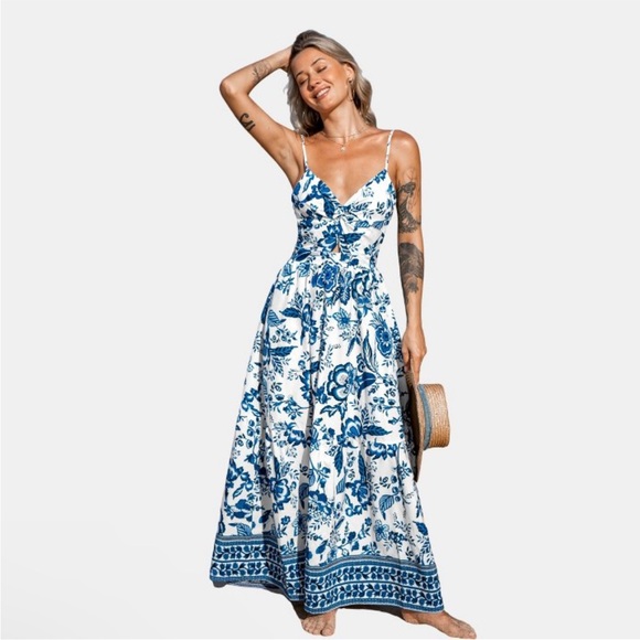 Cupshe Dresses & Skirts - Cupshe floral sweetheart twist and keyhole maxi dress blue and white floral